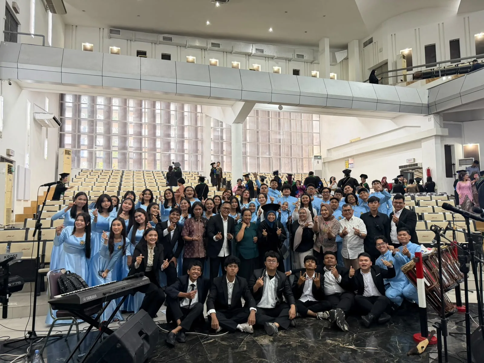 Paduan Suara FIB USU Tampil Meriahkan Wisuda USU Periode 2026/2027
